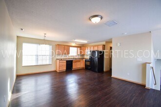 15211 Greenbelt Dr in Urbandale, IA - Building Photo - Building Photo