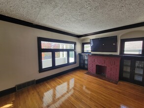 2215 Chesterland Ave, Unit 2 in Lakewood, OH - Building Photo - Building Photo