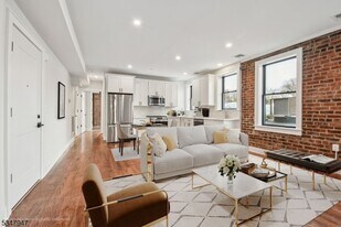 35 Main St in Millburn, NJ - Building Photo
