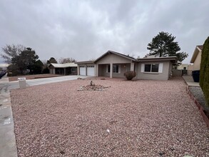 6313 Harper Dr NE in Albuquerque, NM - Building Photo - Building Photo