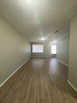 1006 N Wells St in Pampa, TX - Building Photo