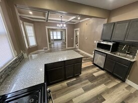 610 W Armstrong Ave in Peoria, IL - Building Photo