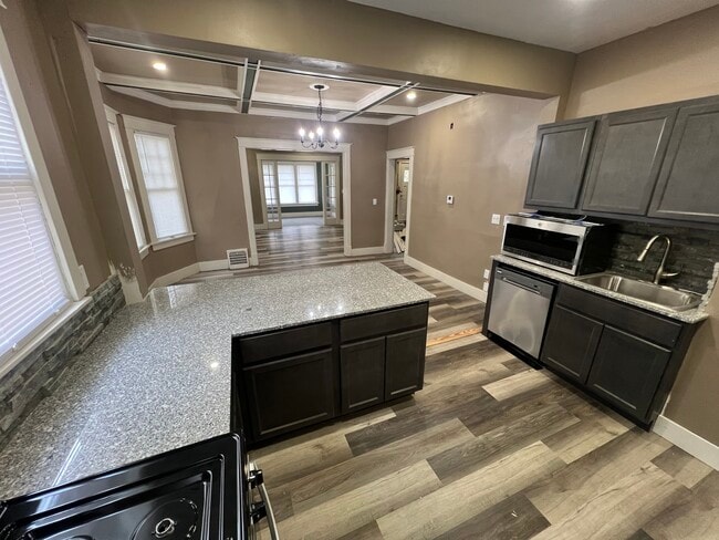 property at 610 W Armstrong Ave