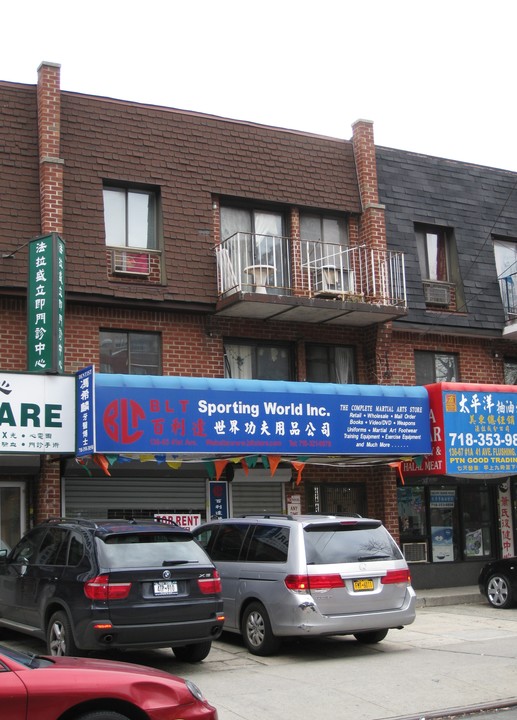 136-65 41st Ave in Flushing, NY - Building Photo