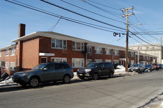 Bergenwood Apartments in North Bergen, NJ - Building Photo - Building Photo