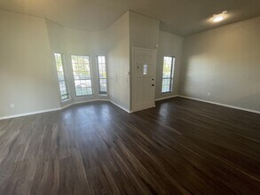 2121 Lonnie Ln in Moore, OK - Building Photo - Building Photo