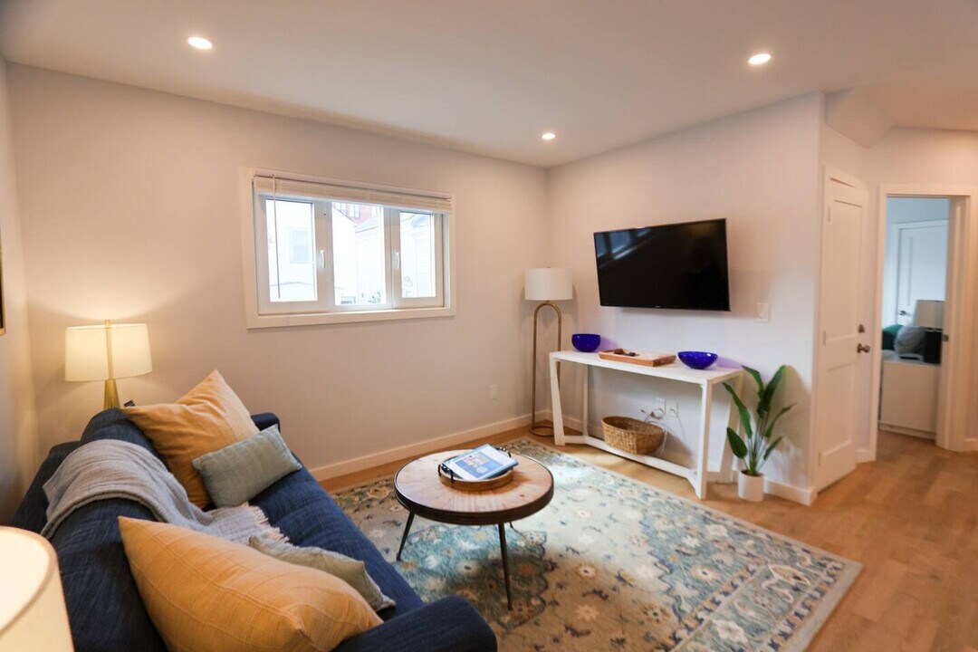 75 Thorndike St in Cambridge, MA - Building Photo