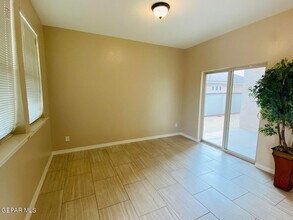 409 S Manzanita Dr in El Paso, TX - Building Photo - Building Photo