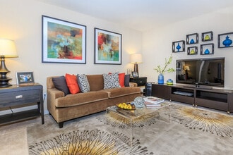 Peloton Apartments in Redmond, WA - Building Photo - Building Photo
