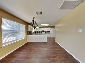 149 Bristol Bend Ln in Dickinson, TX - Foto de edificio - Building Photo