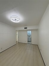 125 SW 1st Ave in Hallandale Beach, FL - Building Photo - Building Photo