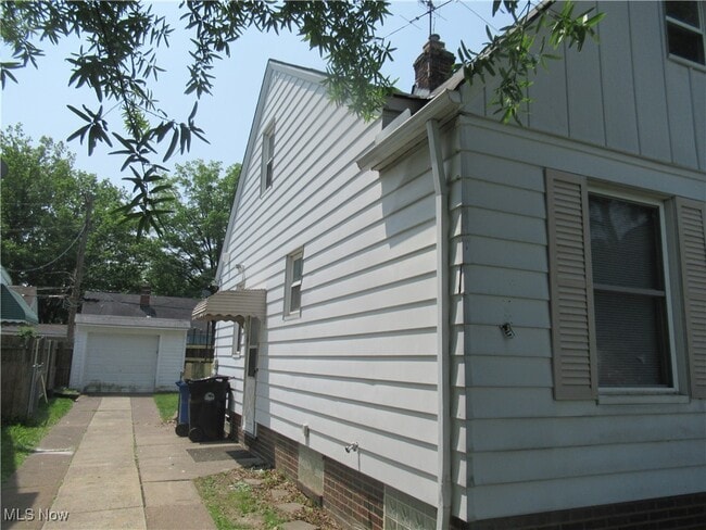 11901 Wayland Ave in Cleveland, OH - Building Photo - Building Photo