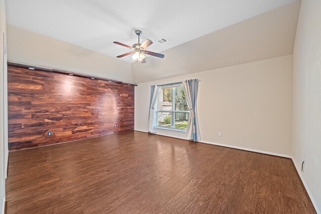 property at 13914 Juniper Bend Ln