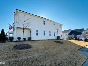 779 Creekway Dr, Unit 108 in Fuquay Varina, NC - Building Photo - Building Photo