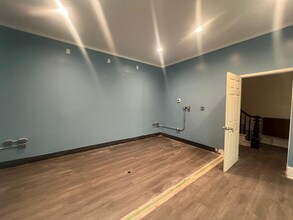 212 East Ave in Elyria, OH - Foto de edificio - Building Photo