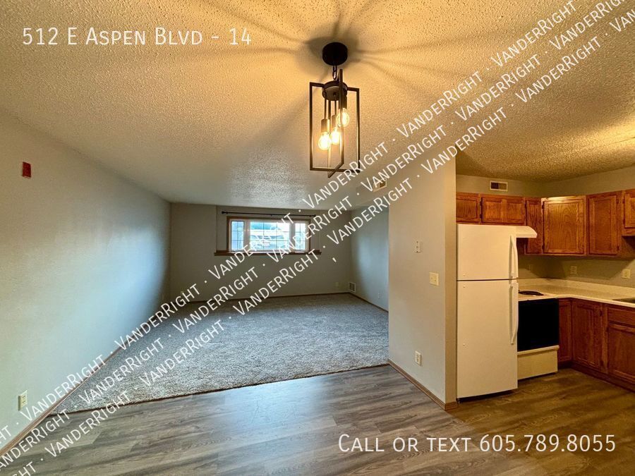 512 E Aspen Blvd in Brandon, SD - Building Photo