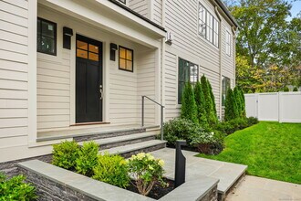 191 Field Point Rd in Greenwich, CT - Building Photo - Building Photo