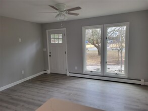 93 Brooksite Dr in Smithtown, NY - Building Photo - Building Photo