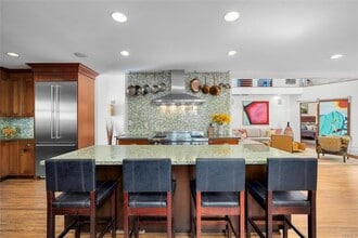 330 Calle de Arboles in Redondo Beach, CA - Building Photo - Building Photo