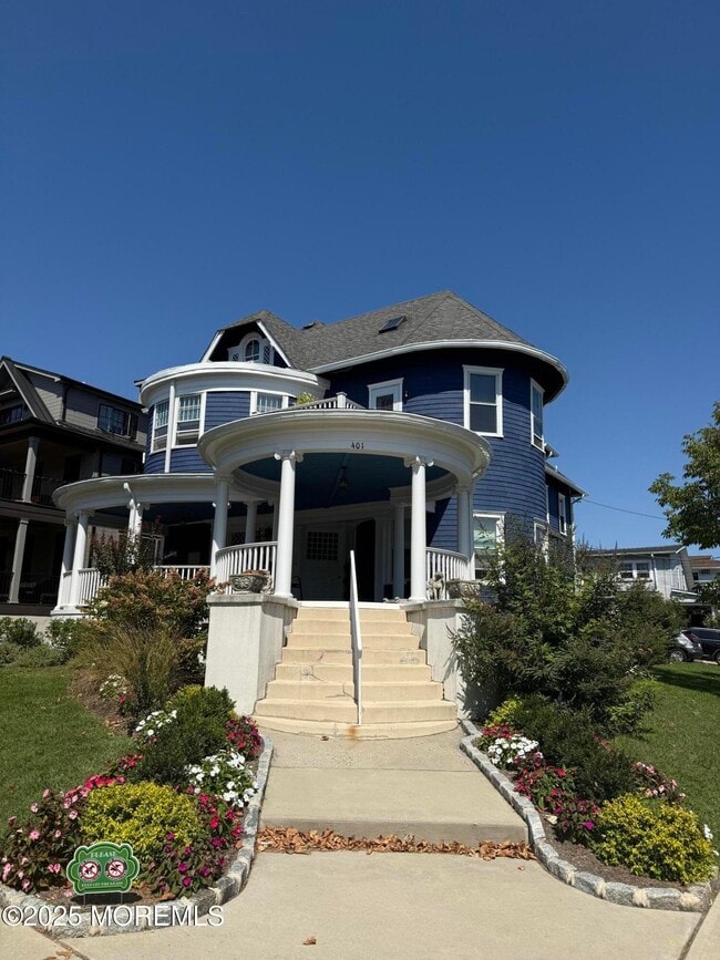 property at 401 2nd Ave
