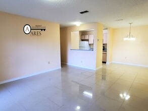 3705 SW 27th St in Gainesville, FL - Foto de edificio - Building Photo