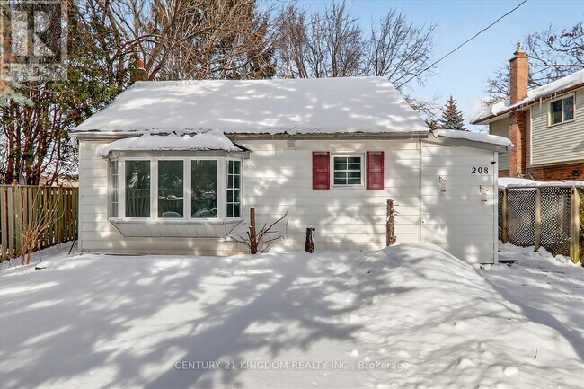 208 Palmerston Ave in Whitby, ON - Building Photo - Building Photo