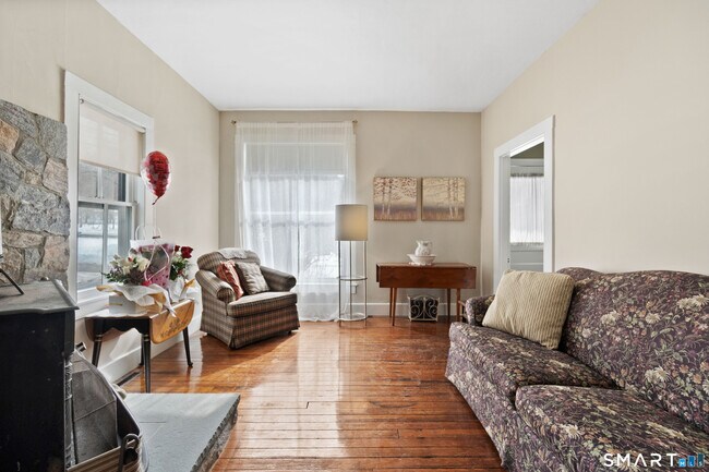 263 Seymour Rd in Woodbridge, CT - Building Photo - Building Photo