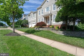 19227 Mill Site Pl in Leesburg, VA - Building Photo - Building Photo