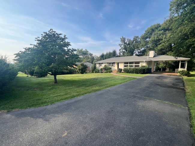 1707 King Mountain Rd in Charlottesville, VA - Building Photo - Building Photo