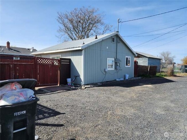 property at 1007.5 W Cascade Ave
