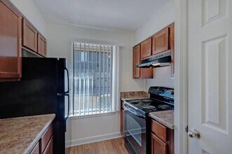 6880 W Fairfield Dr in Pensacola, FL - Building Photo - Building Photo