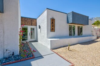 1433 E Caleta Way in Palm Springs, CA - Building Photo - Building Photo