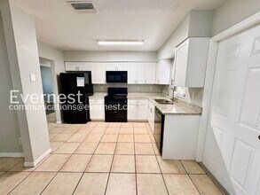 7121 Flounder Dr in Tampa, FL - Building Photo - Building Photo