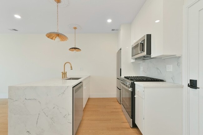 219 Paris St in Boston, MA - Building Photo - Building Photo