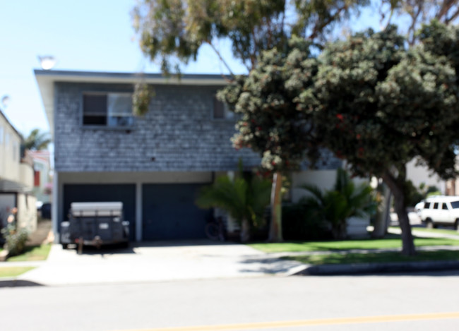 225 16th St in Huntington Beach, CA - Building Photo - Building Photo