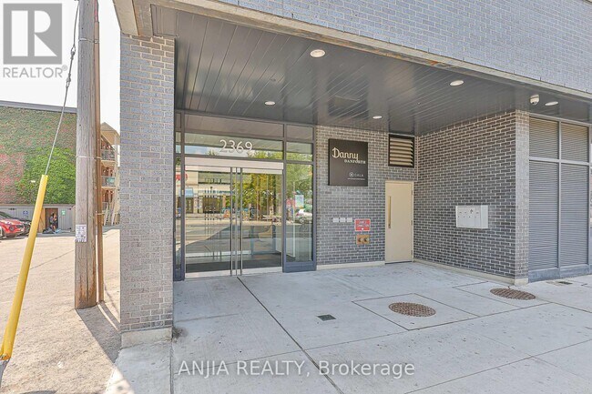 2369 Danforth Ave in Toronto, ON - Building Photo - Building Photo