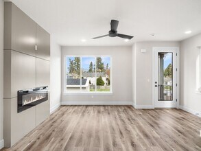 18638 SW Judith Ln in Beaverton, OR - Foto de edificio - Building Photo