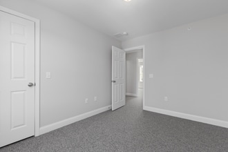 23 Karatzas Avenue in Manchester, NH - Building Photo - Building Photo