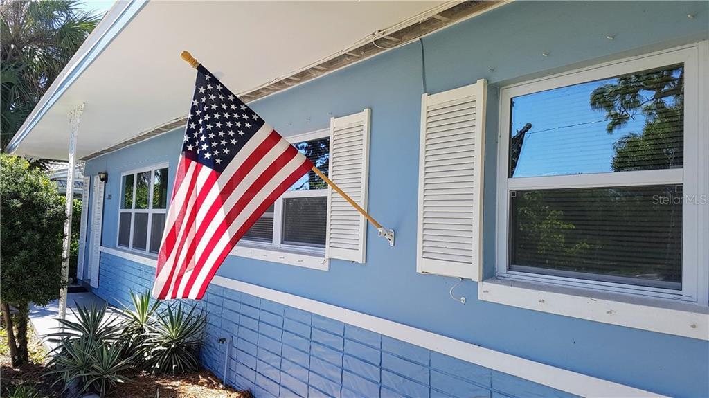 2205 59th St S in Gulfport, FL - Building Photo