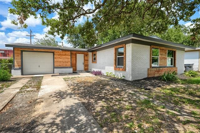 2325 San Medina Ave in Dallas, TX - Building Photo - Building Photo