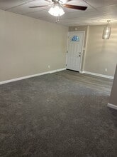 5206 MacCorkle Ave SE, Unit Apt B in Charleston, WV - Building Photo - Building Photo