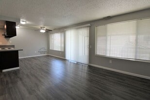 3 S Edison St in Kennewick, WA - Building Photo