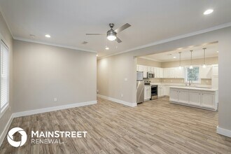 9330 Crestview Dr in Houston, TX - Foto de edificio - Building Photo