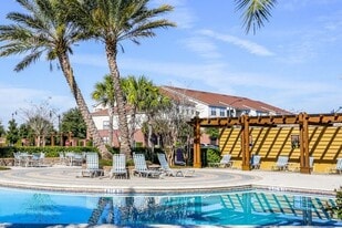 Kendall Lake Apartments in Jacksonville, FL - Building Photo