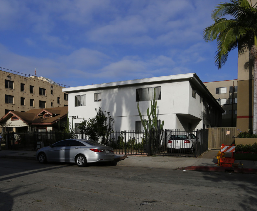 927 S Gramercy Pl in Los Angeles, CA - Building Photo