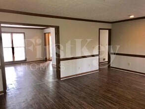 1433 St Dunstans Rd in Lithonia, GA - Foto de edificio - Building Photo