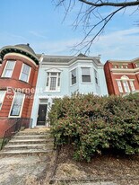 2034 W Grace St in Richmond, VA - Building Photo