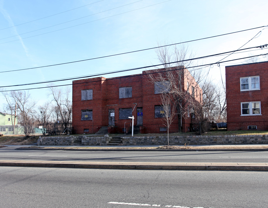 2495-2497 Alabama Ave SE in Washington, DC - Foto de edificio