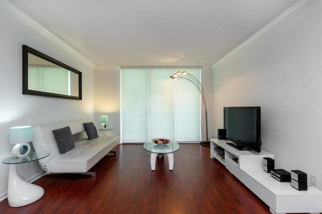 3901 S Ocean Dr in Hollywood, FL - Building Photo