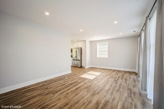 648 Oakwood Ct in Des Plaines, IL - Building Photo - Building Photo